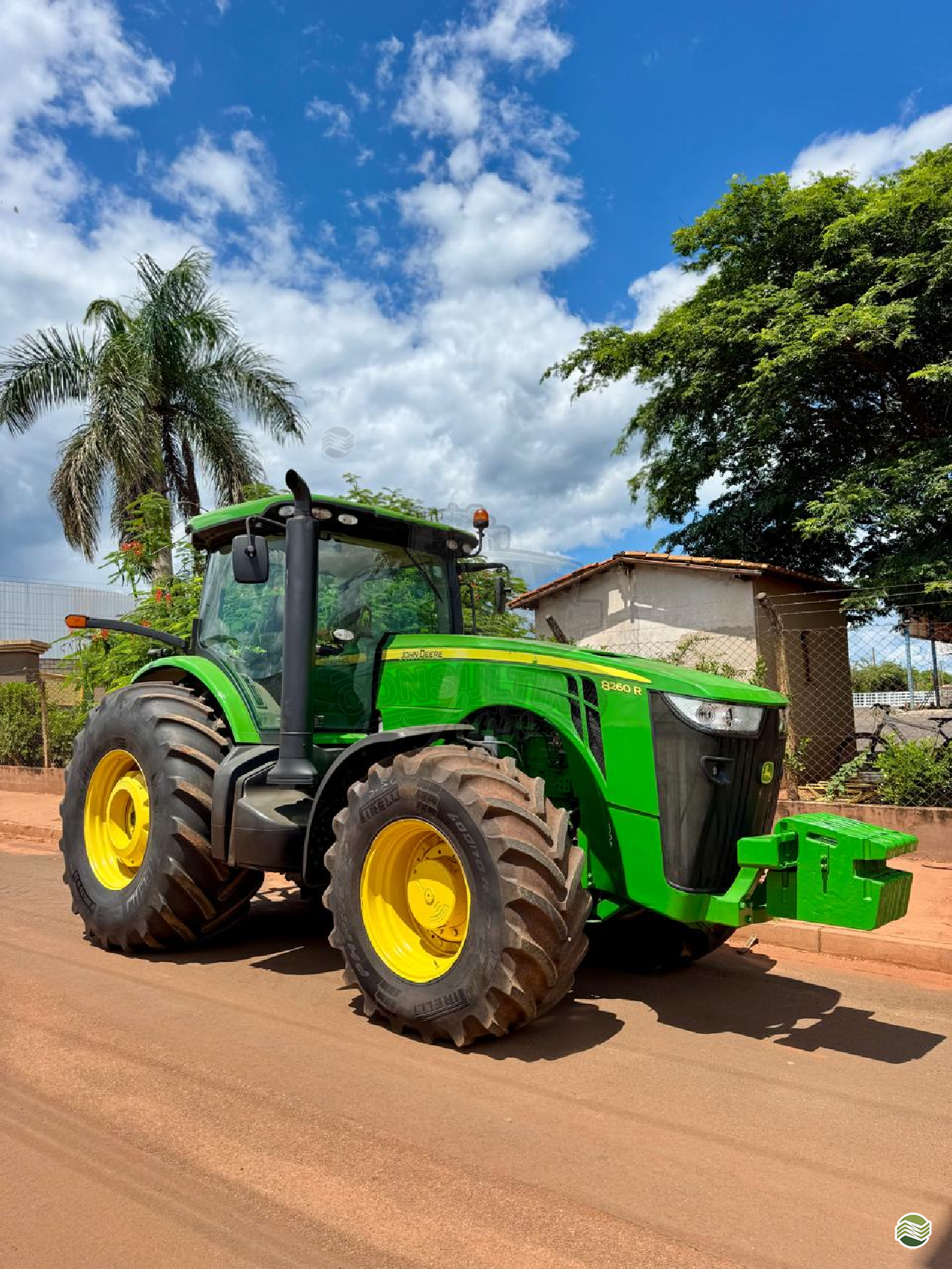 TRATOR JOHN DEERE JOHN DEERE 8260R Consulting Agro ITUVERAVA SÃO PAULO SP